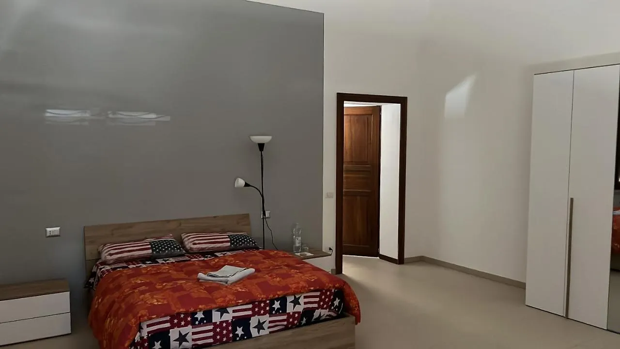 Grande Stanza Matrimoniale In Palazzo Signorile Appartamento Mirandola